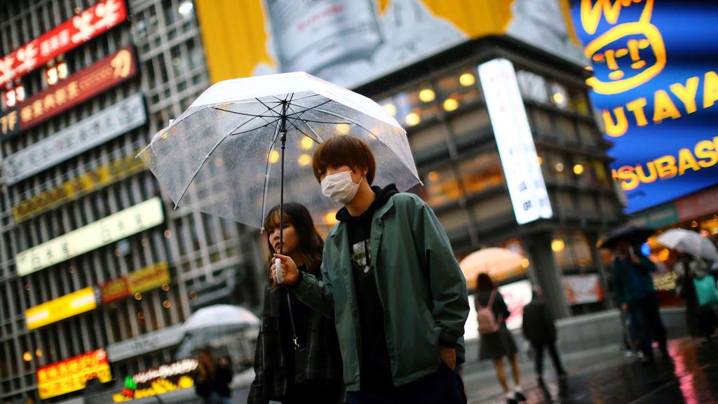 Japón pide chubasqueros para usarlos como material sanitario contra el coronavirus Japón pide chubasqueros para usarlos como material sanitario contra el coronavirus
