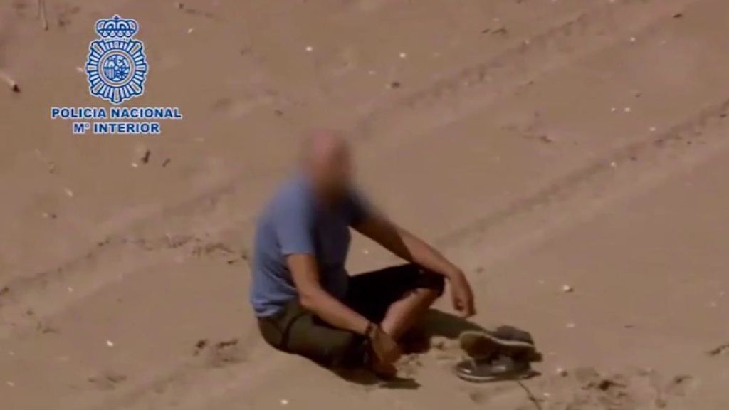 Las imágenes más impactantes de los que se saltan el confinamiento: un paseo en bici y relax en la playa