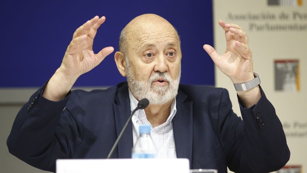 El CIS de Tezanos plantea limitar la libertad de expresión para frenar los bulos El CIS de Tezanos plantea limitar la libertad de expresión para frenar los bulos