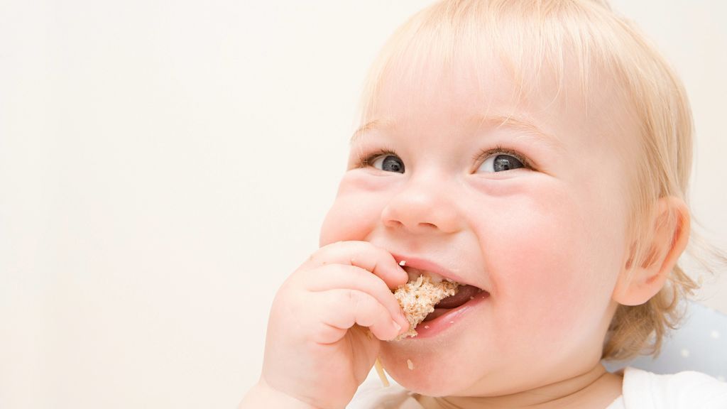 bebe-comiendo-cordonpress