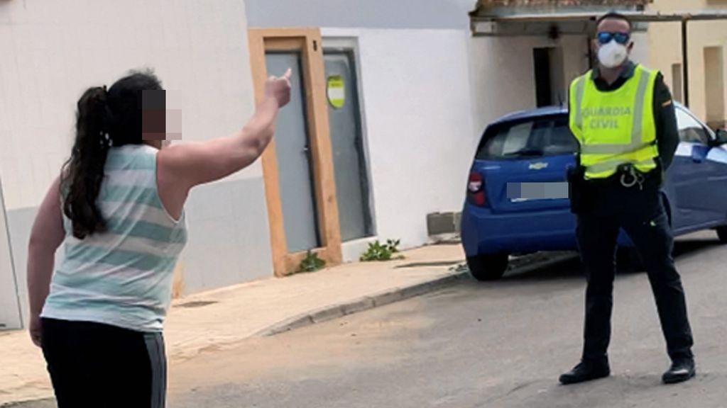 La Guardia Civil detiene en Murcia a una falsa enfermera que diagnosticaba casos de coronavirus La Guardia Civil detiene en Murcia a una falsa enfermera que diagnosticaba casos de coronavirus