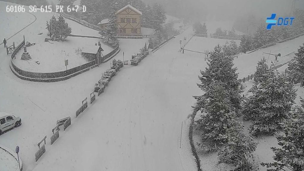 La sierra de Madrid, repleta de nieve pero sin el disfrute de sus vecinos La sierra de Madrid, repleta de nieve pero sin el disfrute de sus vecinos
