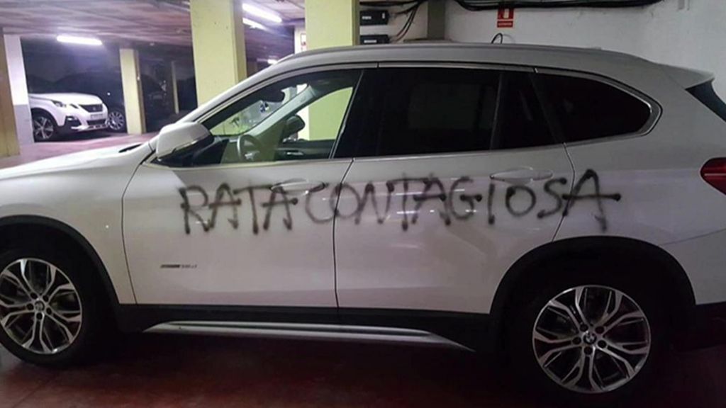 Una ginecóloga de Barcelona denuncia una pintada en su coche con el mensaje “rata contagiosa  "