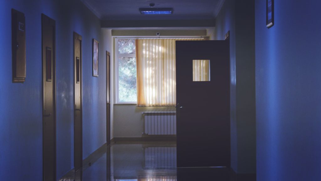 Se precipita al vacío al intentar escapar de la 'Planta Covid' del hospital de Puerto Real Se precipita al vacío al intentar escapar de la 'Planta Covid' del hospital de Puerto Real