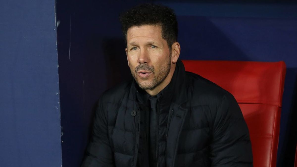 Simeone, en el banquillo de un partido con el Atlético.