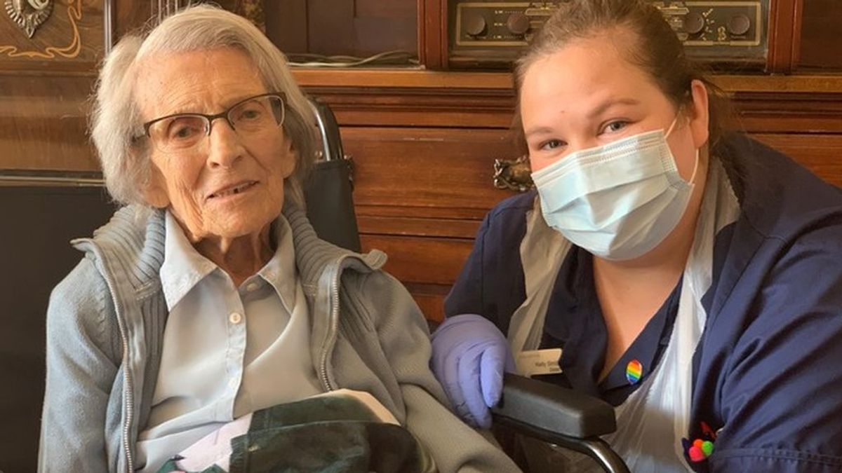 Una anciana de 106 años se convierte en la superviviente de coronavirus de mayor edad de Gran Bretaña