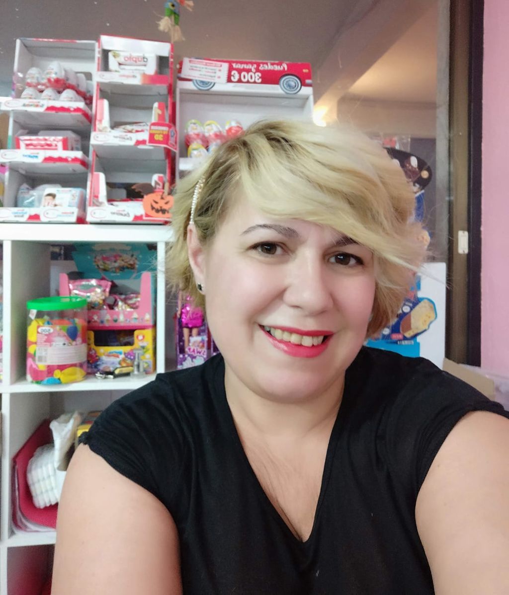 Nagore Hornes, propietaria de tienda de golosinas.