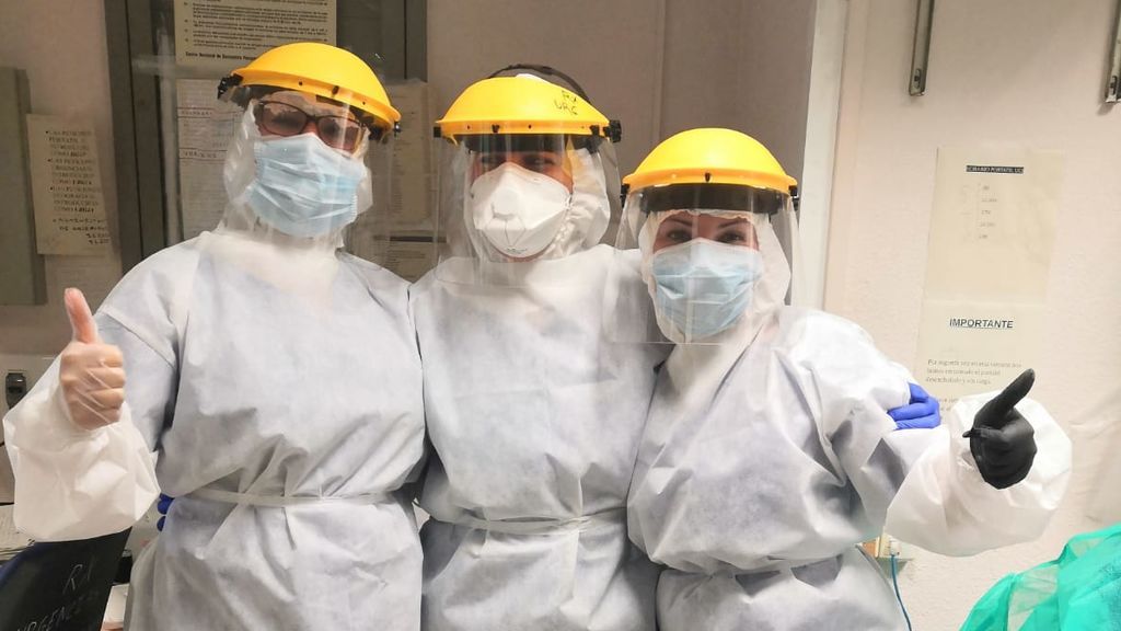 Pilas, donde sobra la energía para la solidaridad: sus vecinos fabrican 20.000 EPIs y 35.000 mascarillas Pilas, donde sobra la energía para la solidaridad: sus vecinos fabrican 20.000 EPIs y 35.000 mascarillas