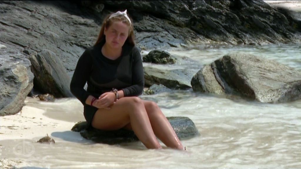 La aparición de un tiburón provoca pánico entre los siervos