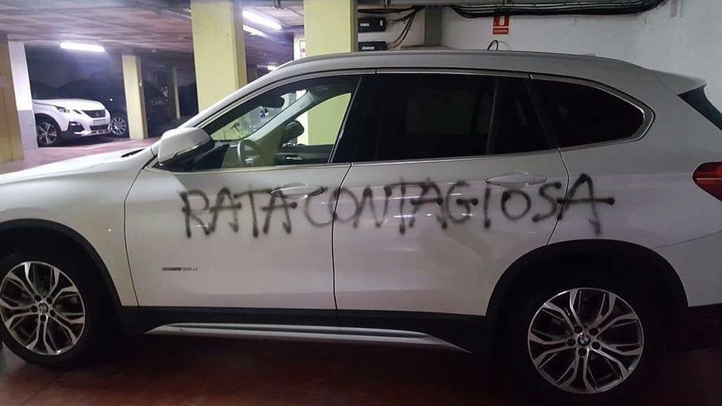Identificado el hombre que pintó 'rata contagiosa' en el coche de una doctora en Barcelona Identificado el hombre que pintó 'rata contagiosa' en el coche de una doctora en Barcelona