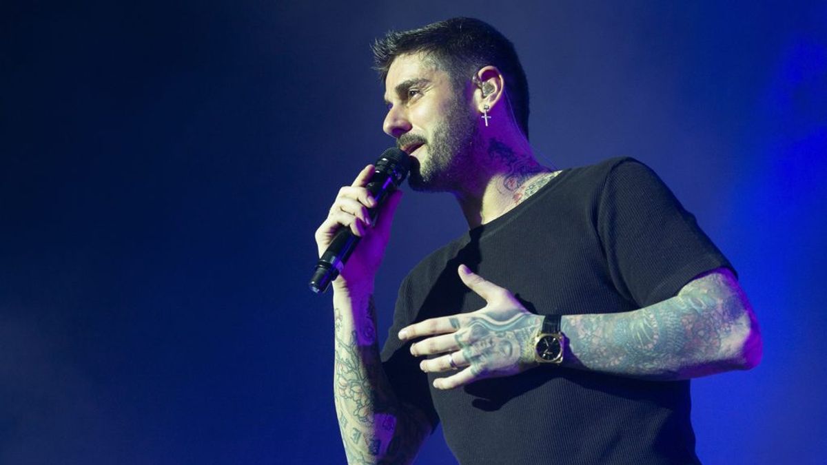 La emoción del Real Oviedo con la canción que Melendi dedica a los abuelos: "Es el héroe de sus nietos" La emoción del Real Oviedo con la canción que Melendi dedica a los abuelos: "Es el héroe de sus nietos"