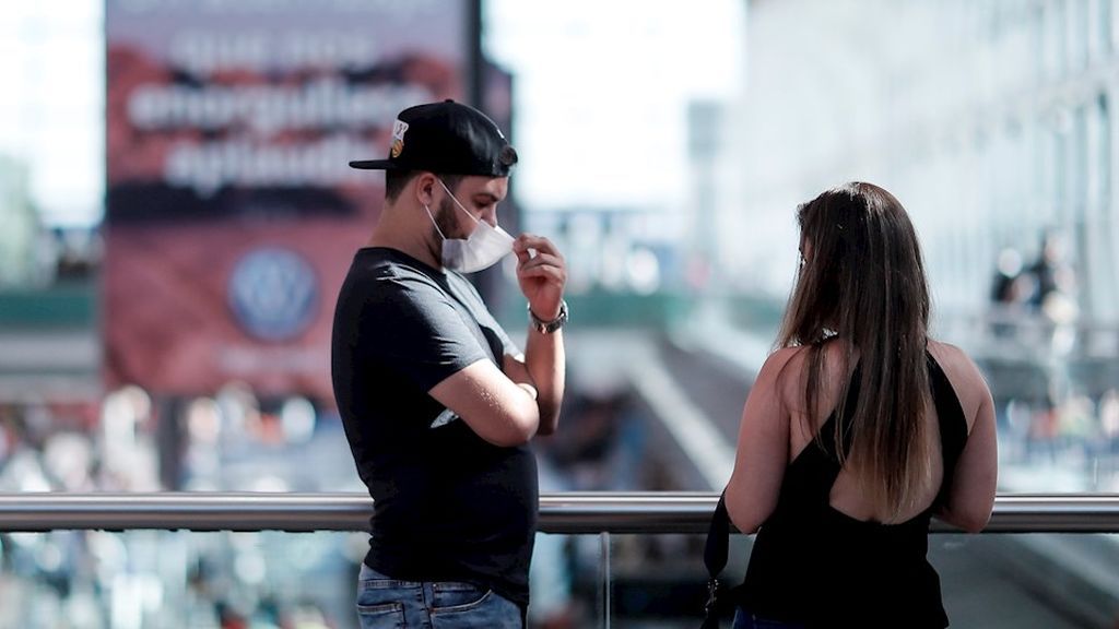 Los jóvenes presentan más ansiedad, depresión y soledad por el COVID-19 que los mayores, según un estudio Los jóvenes presentan más ansiedad, depresión y soledad por el COVID-19 que los mayores, según un estudio