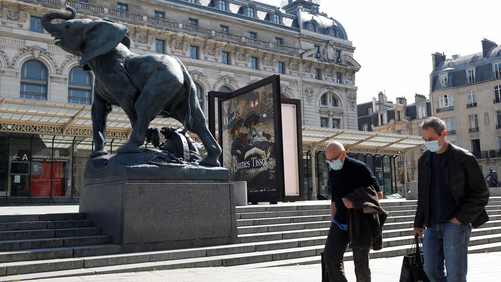 Francia registra 642 nuevas muertes pero reduce la cifra de ingresos en hospitales y UCIs Francia registra 642 nuevas muertes pero reduce la cifra de ingresos en hospitales y UCIs