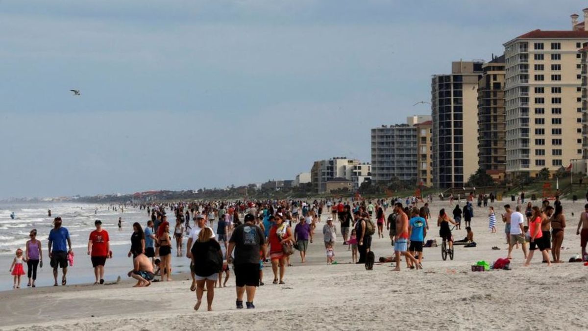 Las playas de Florida vuelven a abarrotarse pese al avance del coronavirus