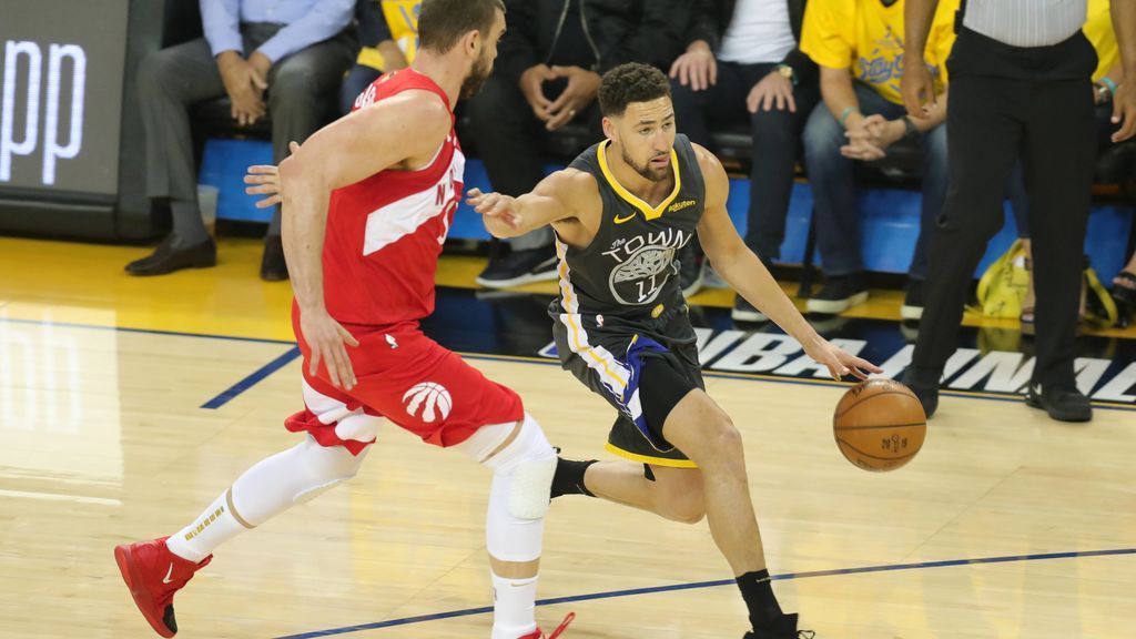 Klay Thompson ante Marc Gasol en un partido de la NBA
