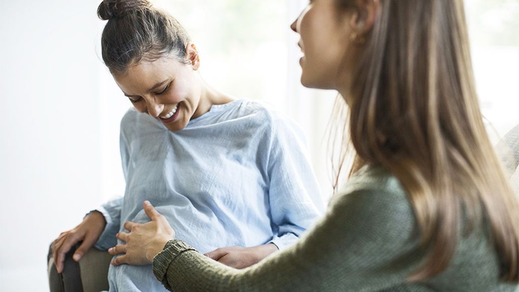 Una doula podrá acompañarte en tu parto en casa.