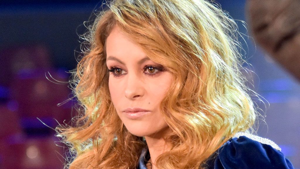 Paulina Rubio se avergüenza de su polémico vídeo: lo retira y lanza otro riéndose de sí misma Paulina Rubio se avergüenza de su polémico vídeo: lo retira y lanza otro riéndose de sí misma