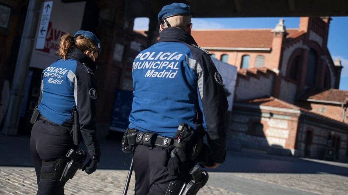 Detenido por amenazar a su madre con un cuchillo y tratar de asfixiar a policía en Madrid Detenido por amenazar a su madre con un cuchillo y tratar de asfixiar a policía en Madrid
