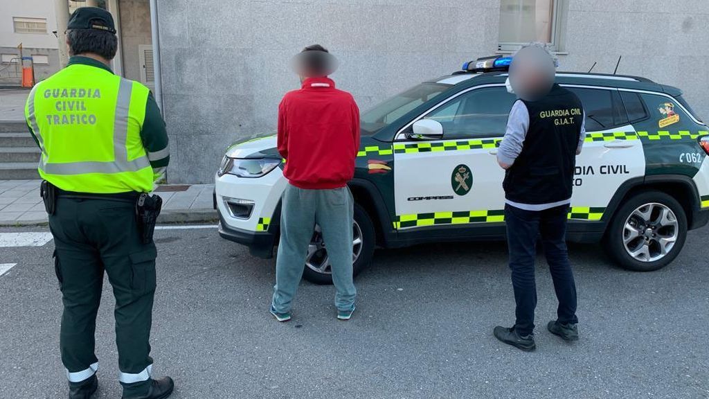 Detenido por escupir a la cara a un Guardia Civil al denunciarlo por incumplir el confinamiento Detenido por escupir a la cara a un Guardia Civil al denunciarlo por incumplir el confinamiento