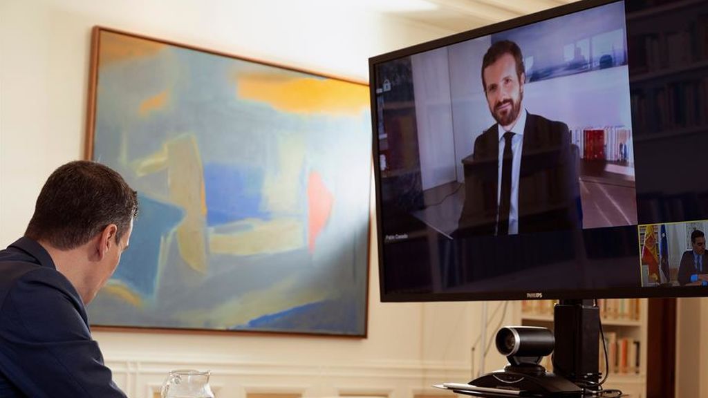 El acuerdo Sánchez Casado para llevar la reconstrucción al Congreso obliga a Vox a decidir si se queda fuera del Parlamento El acuerdo Sánchez Casado para llevar la reconstrucción al Congreso obliga a Vox a decidir si se queda fuera del Parlamento