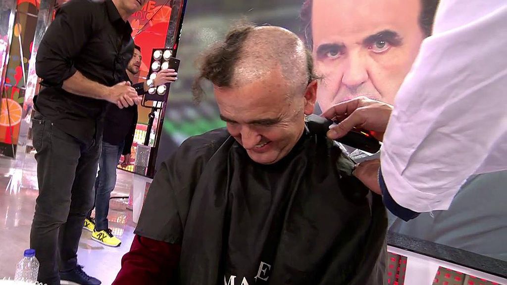 Antonio Montero se rapa en directo