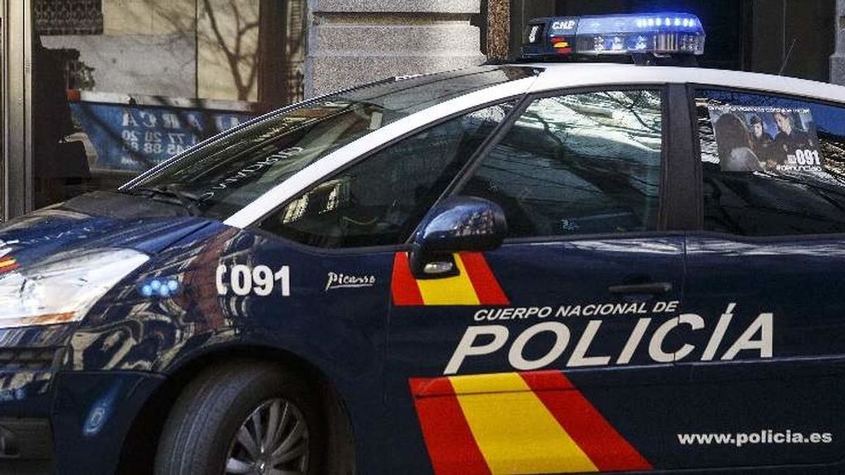 Un taller de Sevilla desinfecta de forma gratuita vehículos de Guardia Civil y Policía