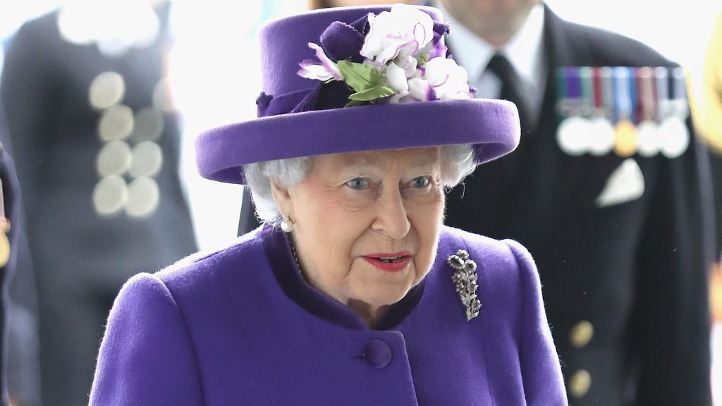 Isabel II cumple 94 años: aciertos y errores de sus diez looks más icónicos