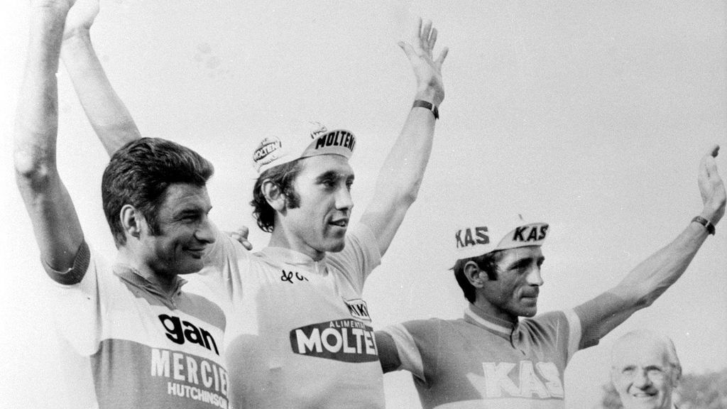 Eddy Merckx en lo alto del podio