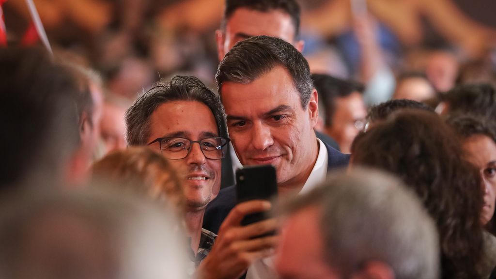 Twitter investiga si la cuenta de Pedro Sánchez en la red social es seguida por perfiles falsos Twitter investiga si la cuenta de Pedro Sánchez en la red social es seguida por perfiles falsos