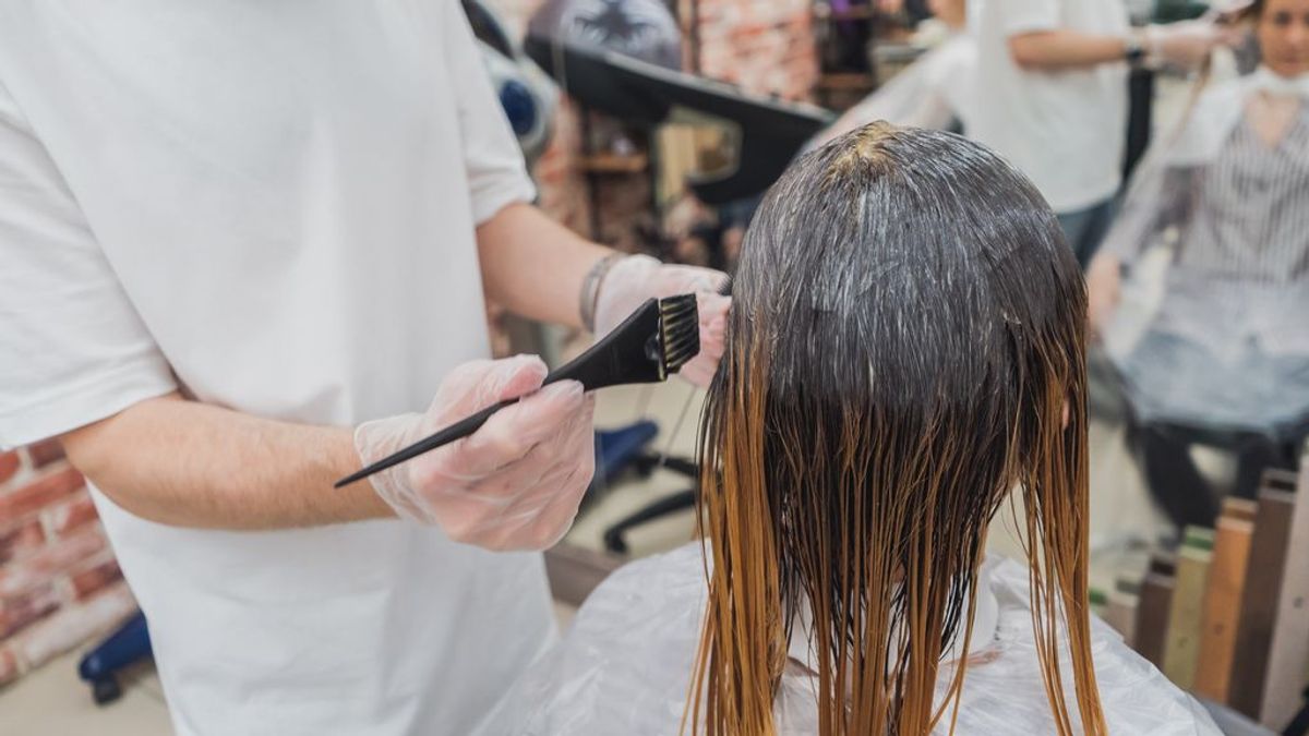 Suben un 36% las ventas de tintes de pelo: guía definitiva para teñir las canas en casa sin liarla