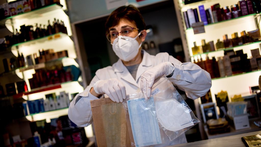 Ni regalan mascarillas tóxicas a domicilio ni el gobierno ofrece ayudas de 200 euros en Internet Ni regalan mascarillas tóxicas a domicilio ni el gobierno ofrece ayudas de 200 euros en Internet