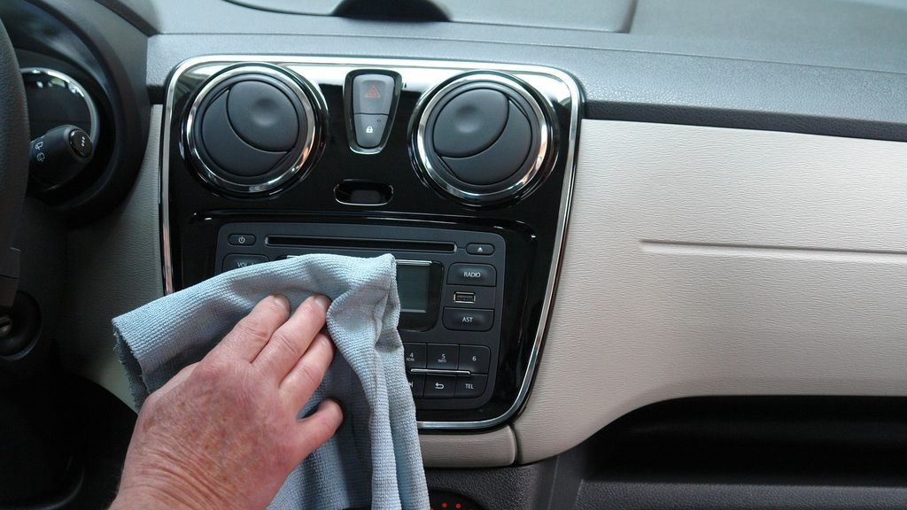 La DGT recomienda desinfectar 5 partes del coche para evitar contagios por coronavirus La DGT recomienda desinfectar 5 partes del coche para evitar contagios por coronavirus