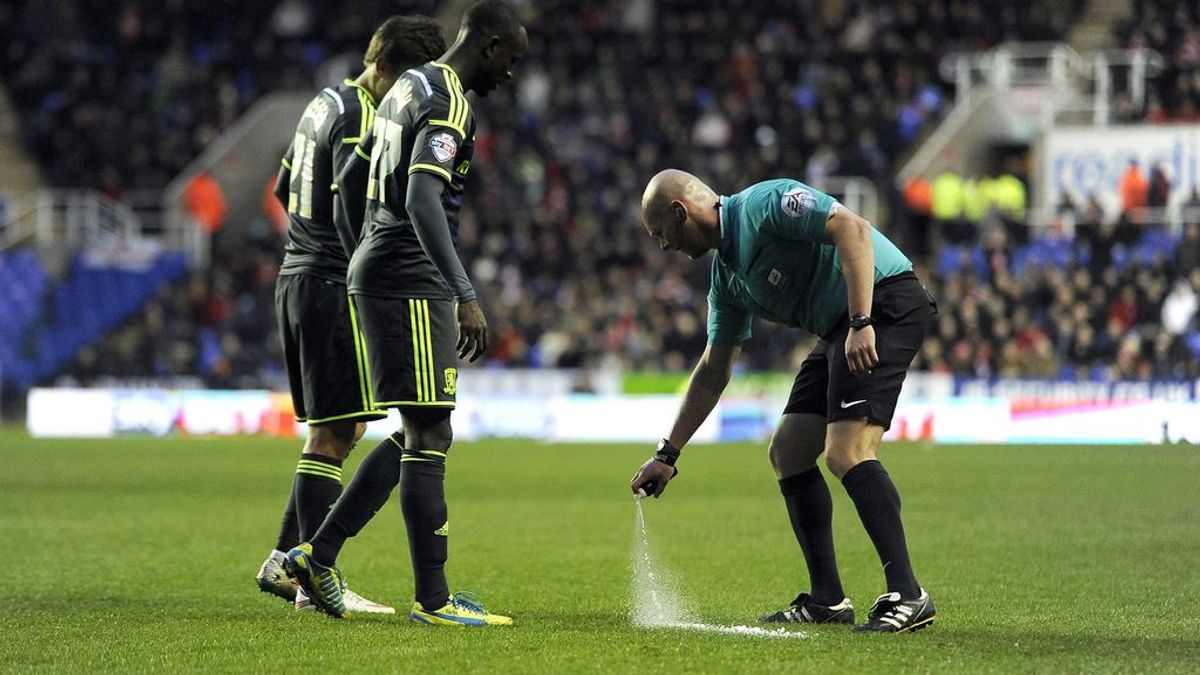 Las prohibiciones que tendrán los jugadores durante un partido: no podrán escupir ni sonarse la nariz