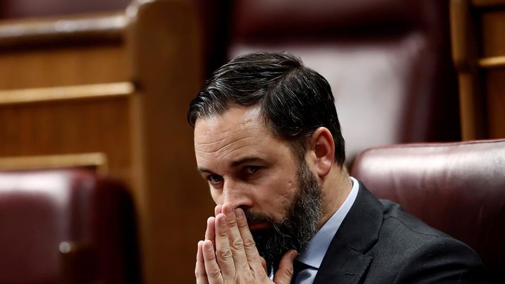 Abascal suma a Vox a la mesa de reconstrucción del Congreso para pedir la dimisión del Gobierno Abascal suma a Vox a la mesa de reconstrucción del Congreso para pedir la dimisión del Gobierno