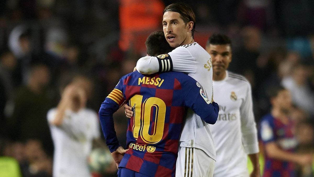 Sergio Ramos y Messi se saludan en el último Clásico.