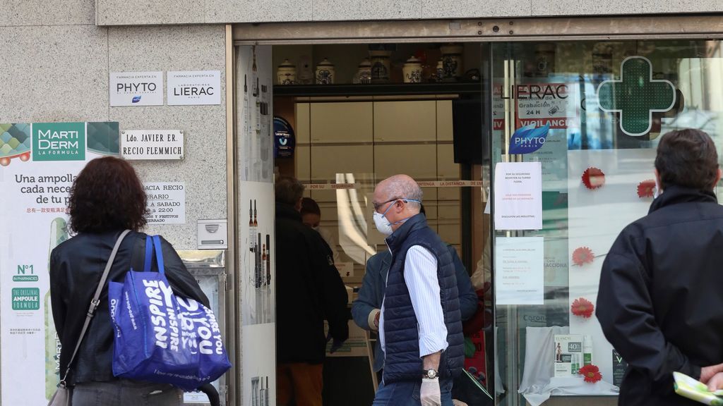 Los farmacéuticos se desesperan: "¿Qué hacemos ahora con las mascarillas que compramos tan caras?" Los farmacéuticos se desesperan: "¿Qué hacemos ahora con las mascarillas que compramos tan caras?"