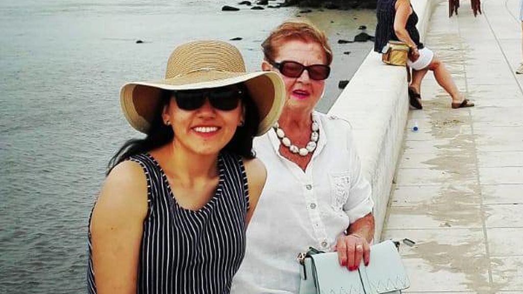 Rosa con su compañera de piso en un viaje