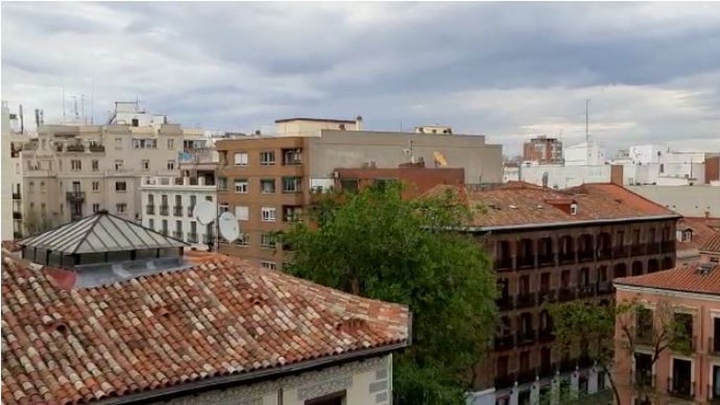 Sonora cacerolada desde los balcones contra la gestión del Gobierno en la pandemia Sonora cacerolada desde los balcones contra la gestión del Gobierno en la pandemia