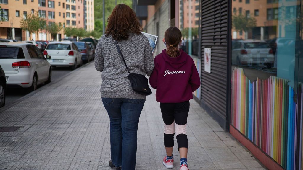 El Gobierno excluye de los paseos a los chicos de 14 años, que podrán salir solos a hacer recados El Gobierno excluye de los paseos a los chicos de 14 años, que podrán salir solos a hacer recados