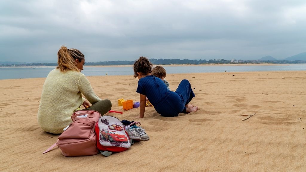 Alivio en el confinamiento por coronavirus: los niños vuelven a la calle tras mas de 40 días encerrados