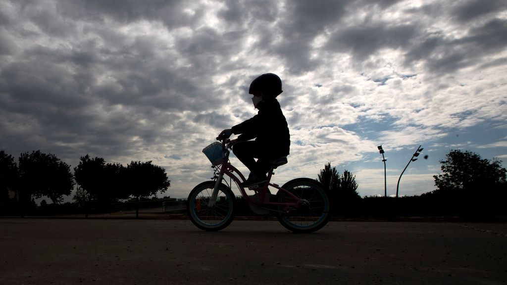 Niños en la calles, de nuevo: así transcurre el primer día de alivio del confinamiento