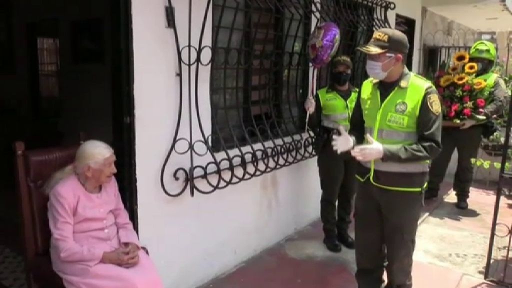 Una mujer cumple 100 años confinada en su casa de Cali