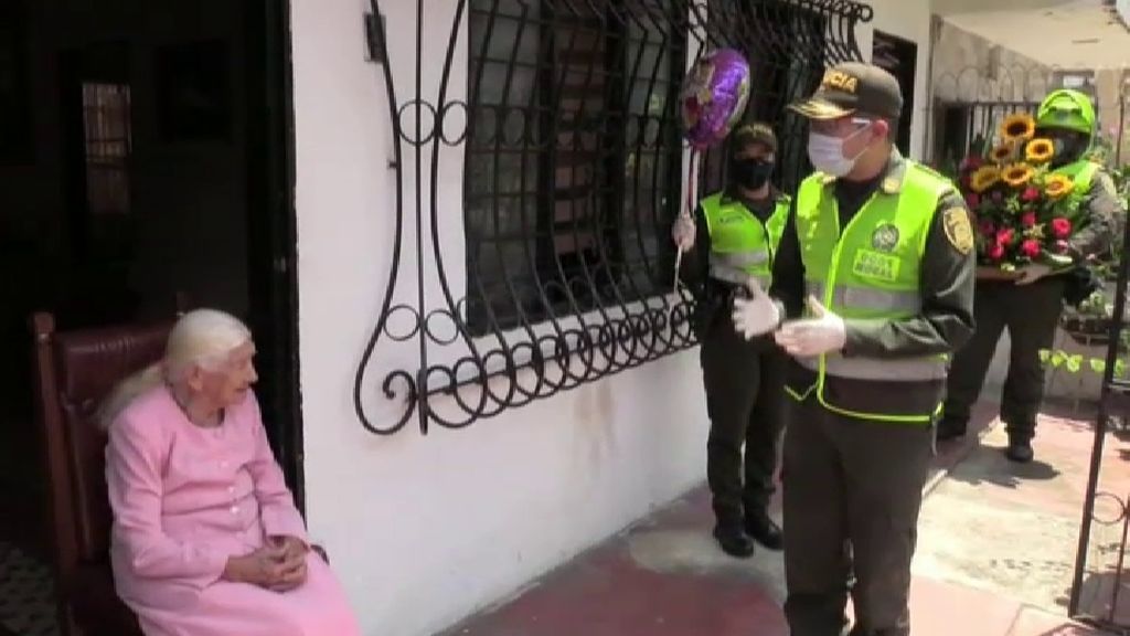 Una mujer cumple 100 años confinada en su casa de Cali