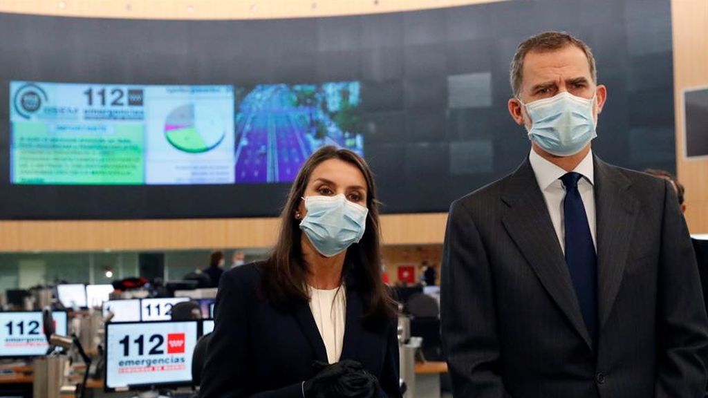 Reyes visitan con sus mascarillas el 112