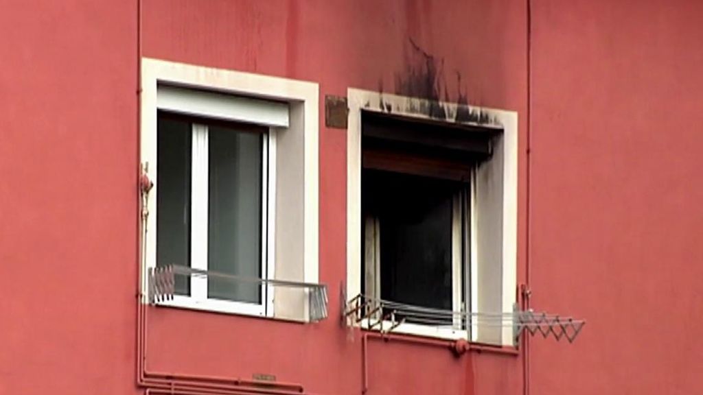 Una docena de personas afectadas al declararse un incendio en una vivienda de San Sebastián