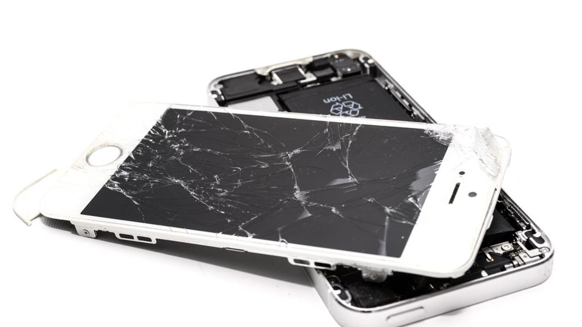 wrecked-iphone-1388947 wrecked-iphone-1388947