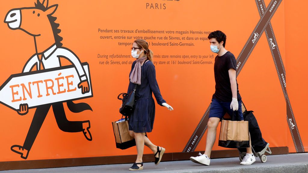 Las farmacias francesas vuelven a vender mascarillas después de que fueran requisadas por el Estado Las farmacias francesas vuelven a vender mascarillas después de que fueran requisadas por el Estado