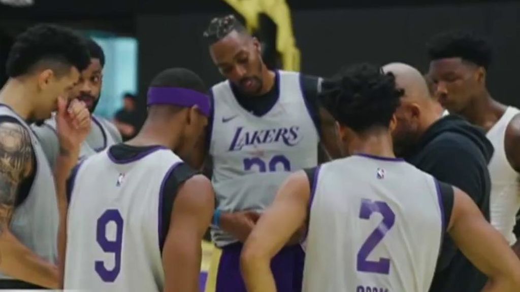 Los jugadores de los Lakers, en un entrenamiento.