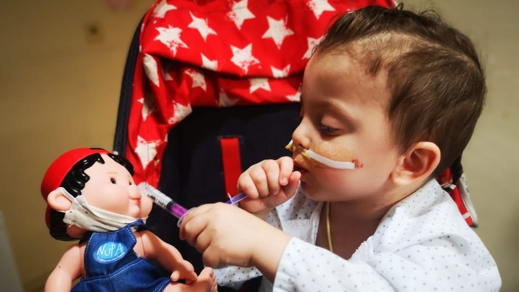 Un niño de tres años recibe el alta médica tras ser trasplantado de seis órganos en el Hospital La Paz Un niño de tres años recibe el alta médica tras ser trasplantado de seis órganos en el Hospital La Paz