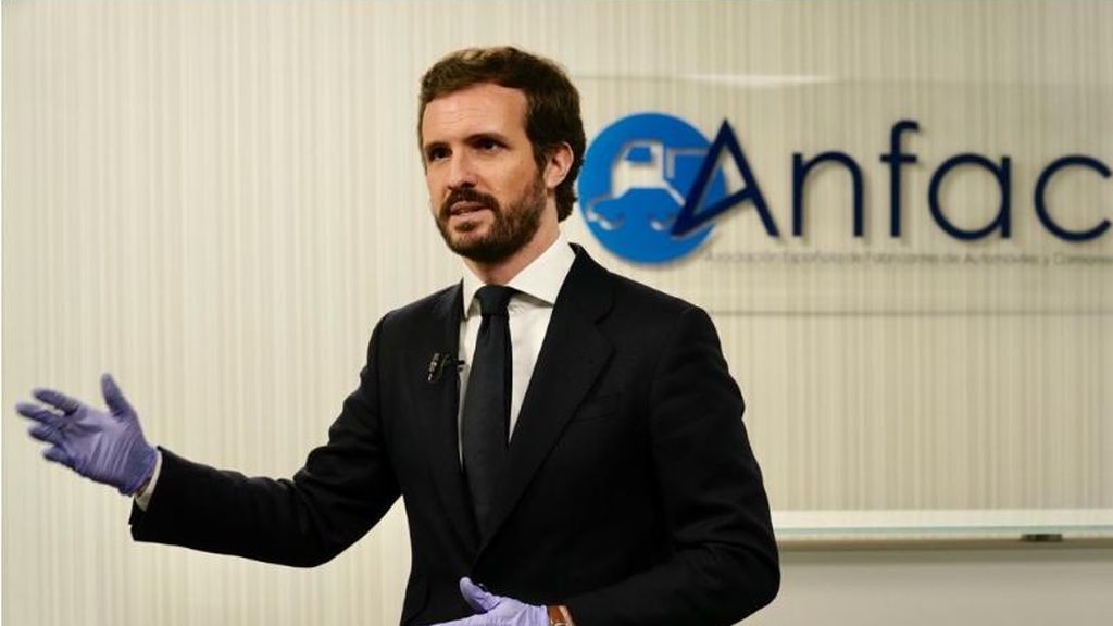 Casado reprocha a Sánchez que no le haya informado del plan de desescalada: "Así difícilmente puede exigir lealtad" Casado reprocha a Sánchez que no le haya informado del plan de desescalada: "Así difícilmente puede exigir lealtad"